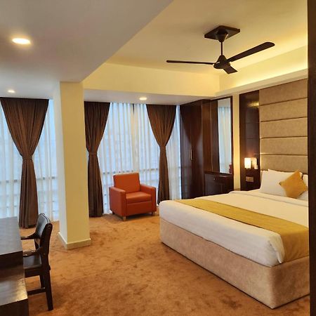 White Park Hotel & Suites Ćottogram Zewnętrze zdjęcie