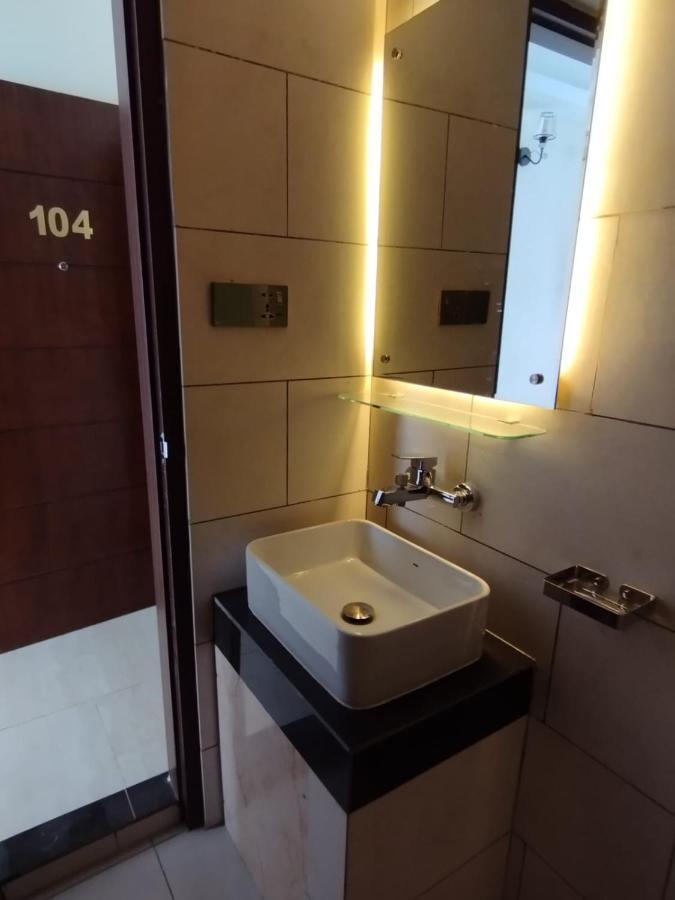 White Park Hotel & Suites Ćottogram Zewnętrze zdjęcie