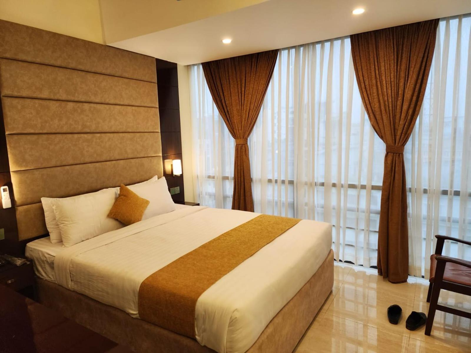 White Park Hotel & Suites Ćottogram Zewnętrze zdjęcie