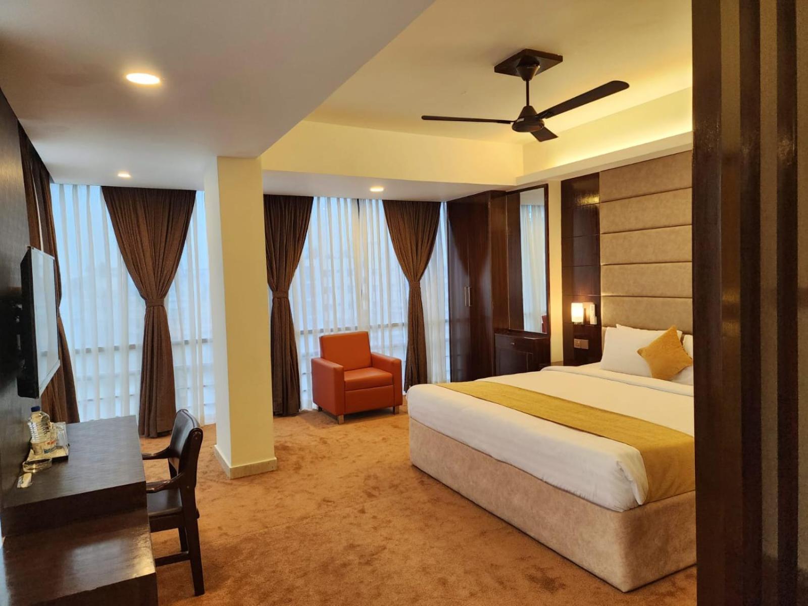 White Park Hotel & Suites Ćottogram Zewnętrze zdjęcie