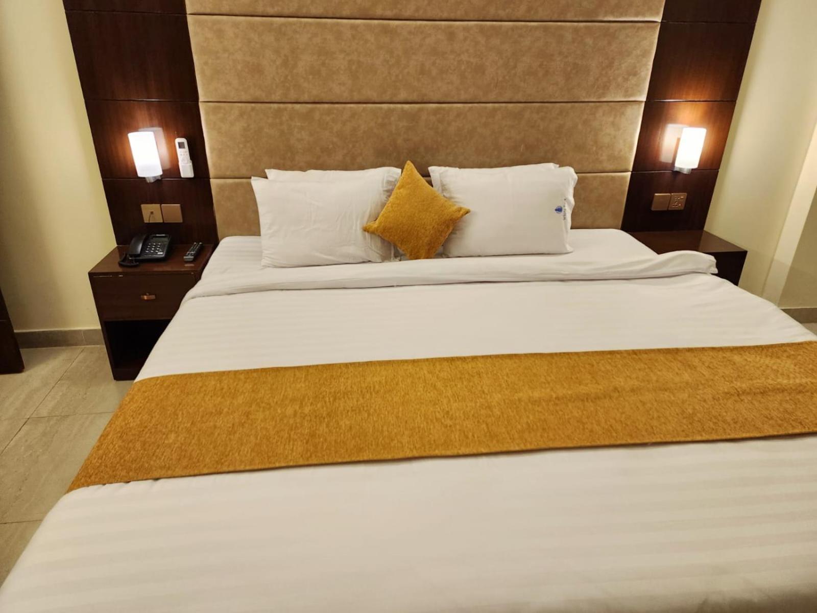 White Park Hotel & Suites Ćottogram Zewnętrze zdjęcie