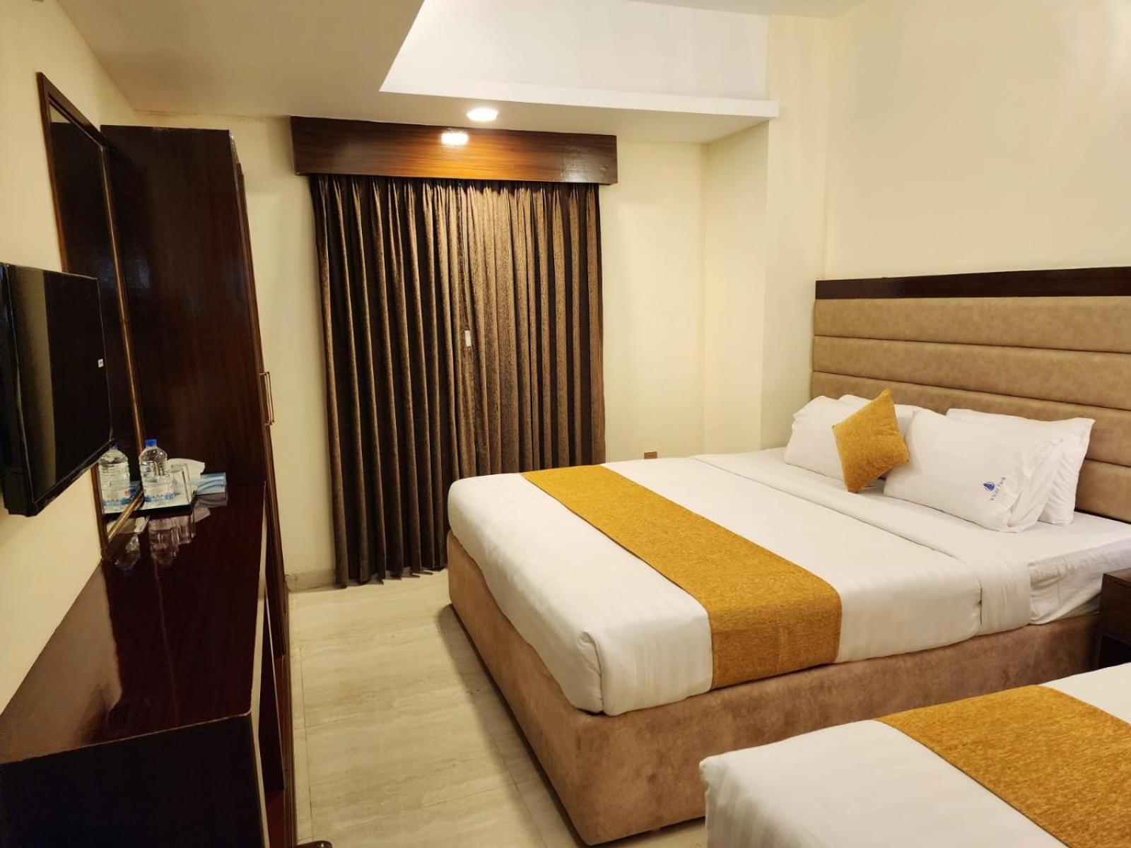 White Park Hotel & Suites Ćottogram Zewnętrze zdjęcie