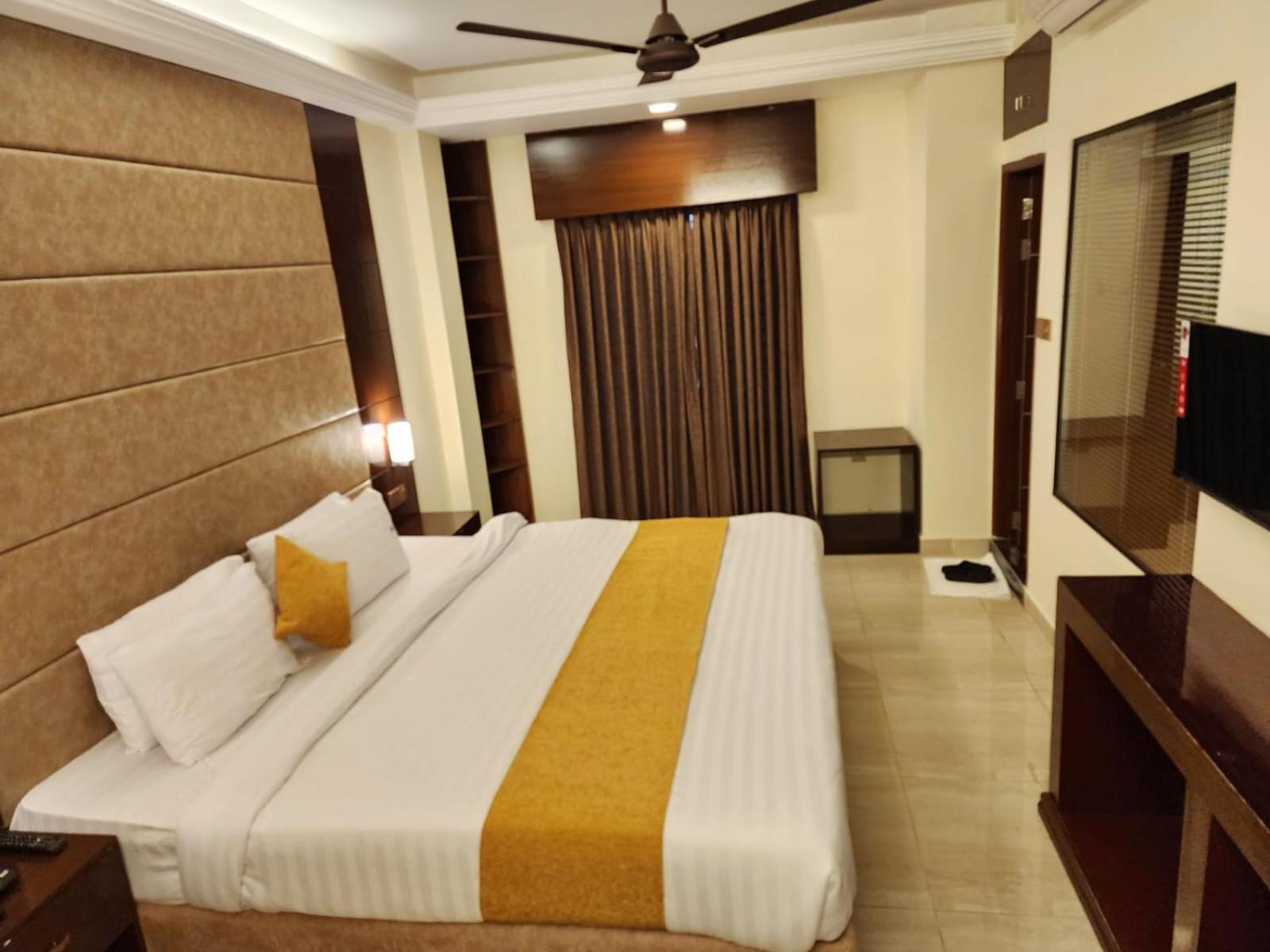 White Park Hotel & Suites Ćottogram Zewnętrze zdjęcie