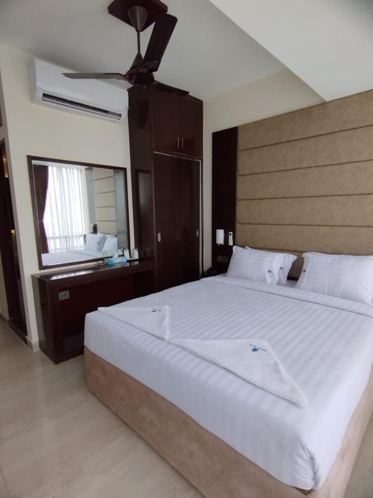 White Park Hotel & Suites Ćottogram Zewnętrze zdjęcie