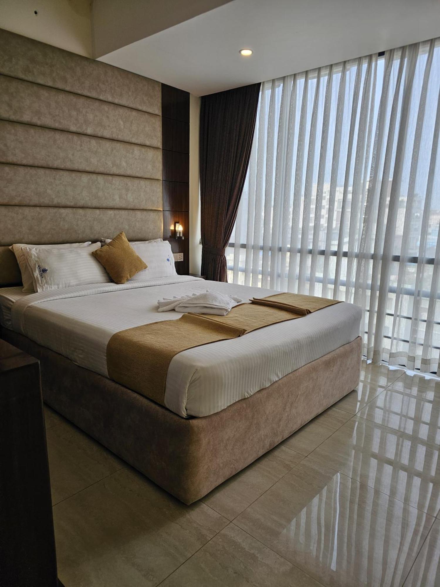 White Park Hotel & Suites Ćottogram Zewnętrze zdjęcie