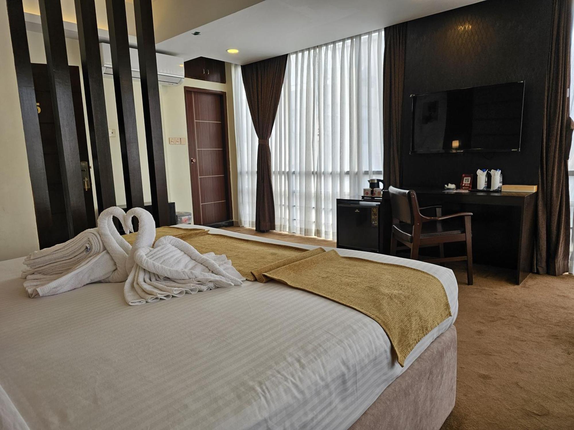 White Park Hotel & Suites Ćottogram Zewnętrze zdjęcie