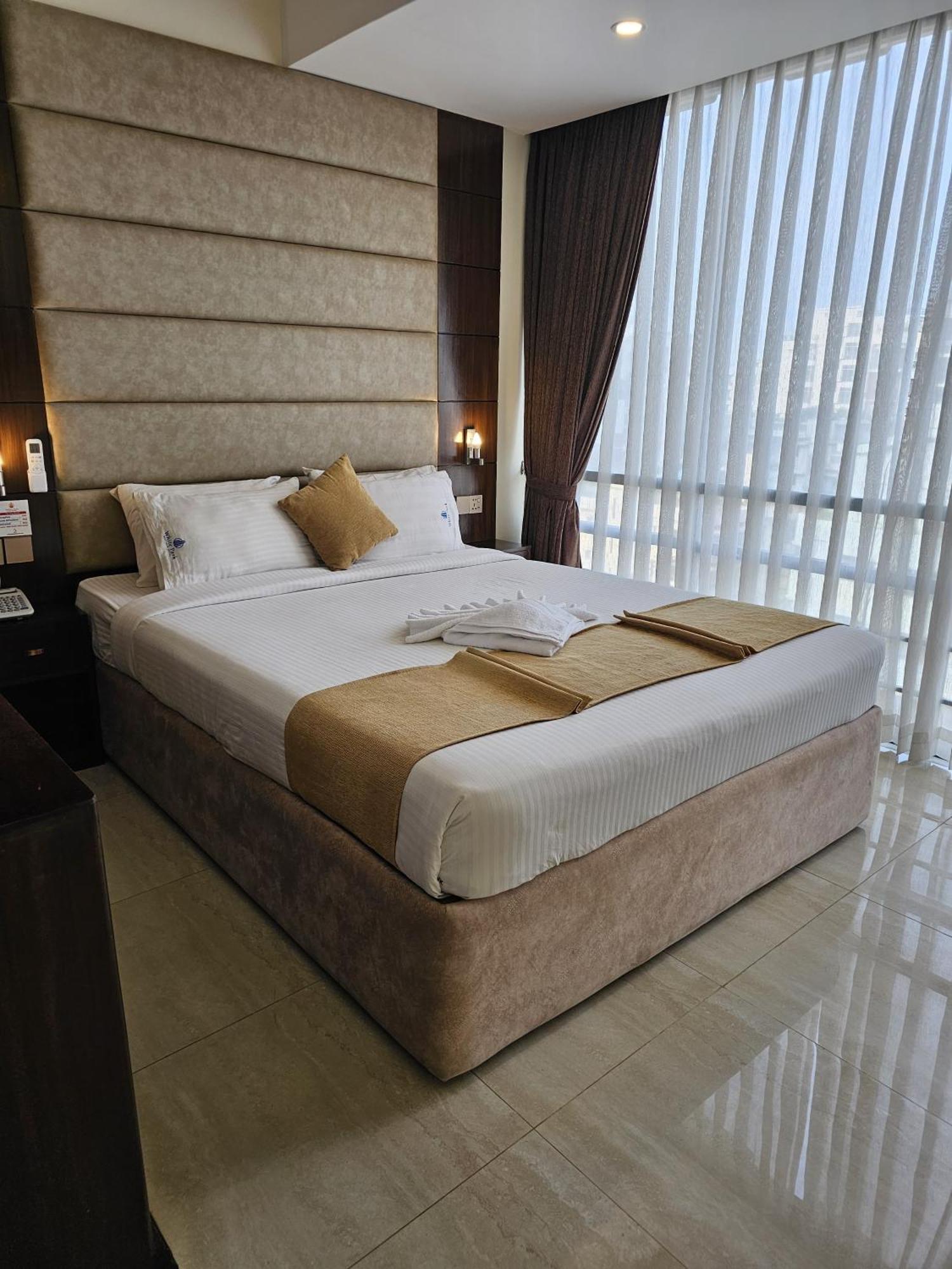 White Park Hotel & Suites Ćottogram Zewnętrze zdjęcie