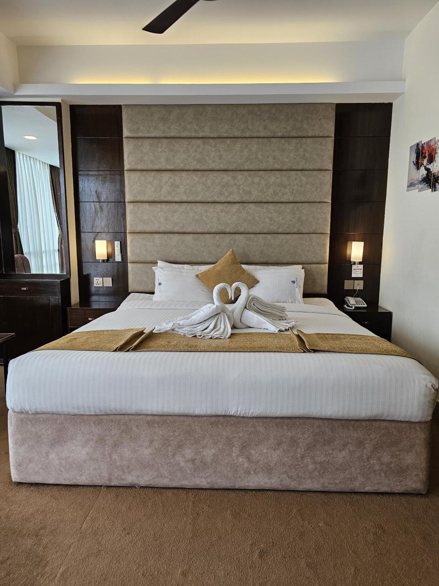 White Park Hotel & Suites Ćottogram Zewnętrze zdjęcie